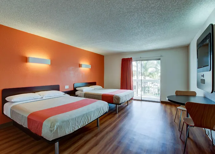 Motel 6-Santa Ana, Ca - Irvine - Orange County Airport